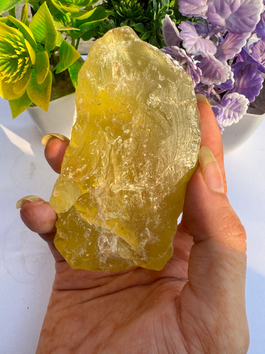 Big Lemon Quartz rough 1260 carat Beautiful lemon quartz rough this lemon quartz rough for filter out distractions aid concentration and open memory it lemon quartz