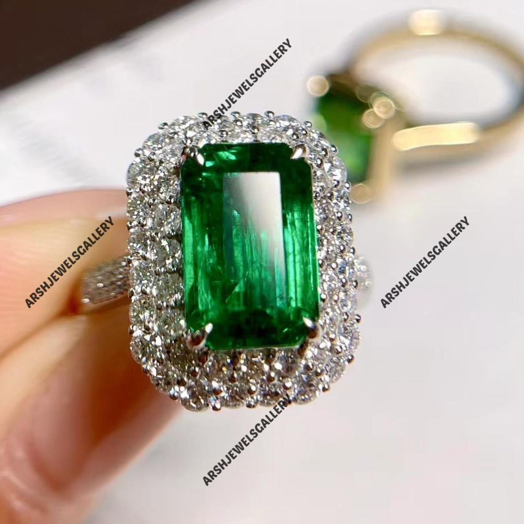 Luxurious Emerald Ring 925 sterling silver adorned with beautiful side stones vintage design Emerald Ring Engagement ring wedding ring.