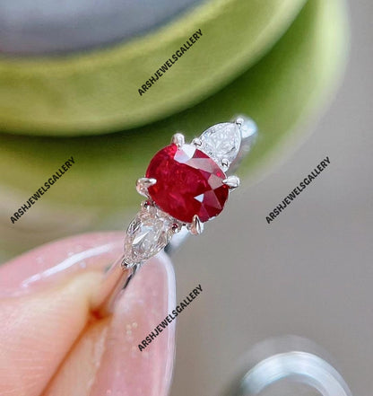 Vintage design Ruby ring 925 sterling silver gorgeous three stones oval cut Ruby ring engagement ring wedding ring