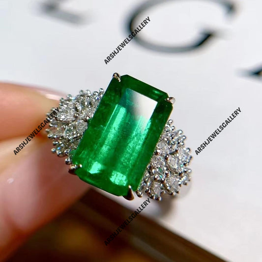 Vintage & luxurious Emerald Ring 925 sterling silver beautiful design Emerald Ring Engagement ring wedding ring.