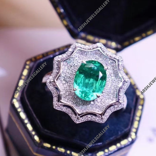 Vintage & luxurious Emerald Ring 925 sterling silver beautiful oval cut emerald ring Engagement ring wedding ring.