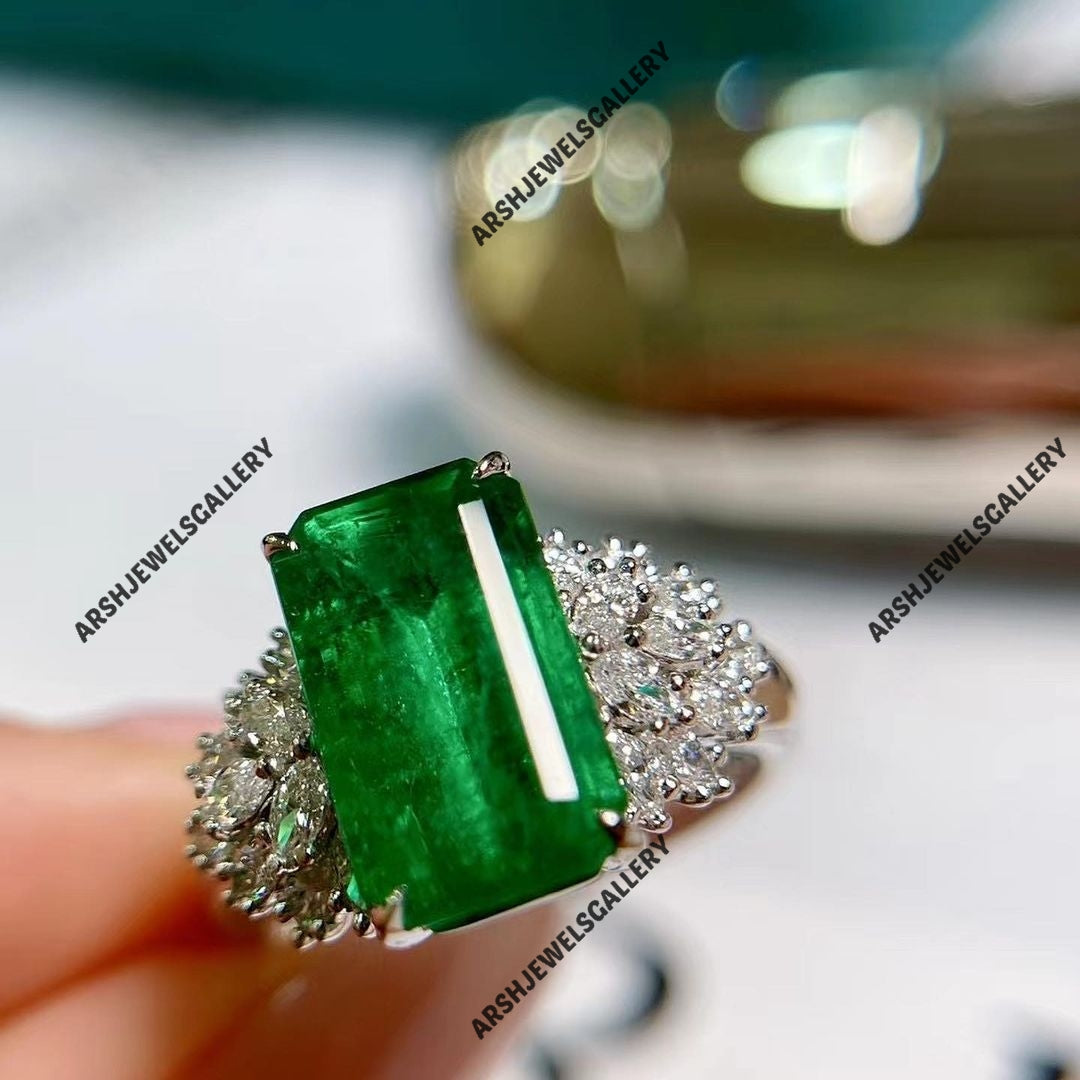 Vintage & luxurious Emerald Ring 925 sterling silver beautiful design Emerald Ring Engagement ring wedding ring.