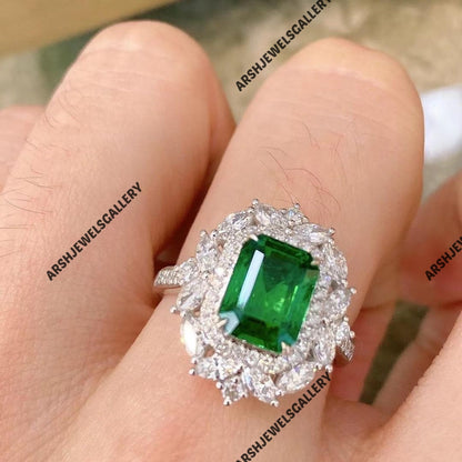 Luxurious emerald ring 925 sterling silver emerald ring  engagement ring wedding ring.