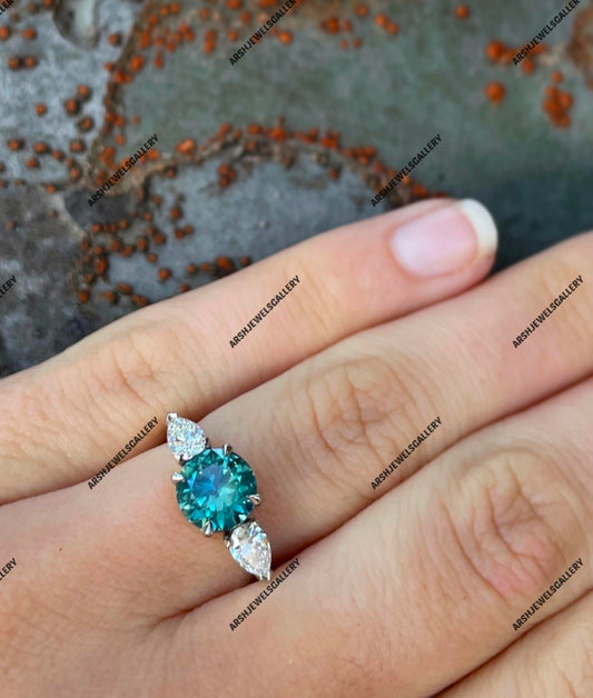 Gorgeous round cut teal sapphire ring 925 sterling silver three stones teal sapphire ring engagement ring wedding ring